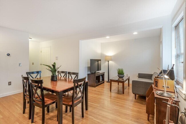 683 E 2nd St in Boston, MA - Building Photo - Building Photo
