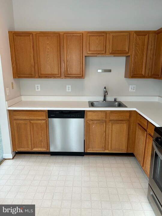 46614 Drysdale Terrace in Sterling, VA - Building Photo