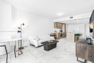650 NE 32nd St, Unit 4903 in Miami, FL - Building Photo - Building Photo