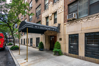 Southgate Apartments in New York, NY - Building Photo - Building Photo