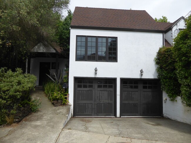 12 Calumet Ave in San Anselmo, CA - Building Photo - Building Photo