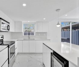 606 NW 107th Ave, Unit 2C in Miami, FL - Building Photo - Building Photo