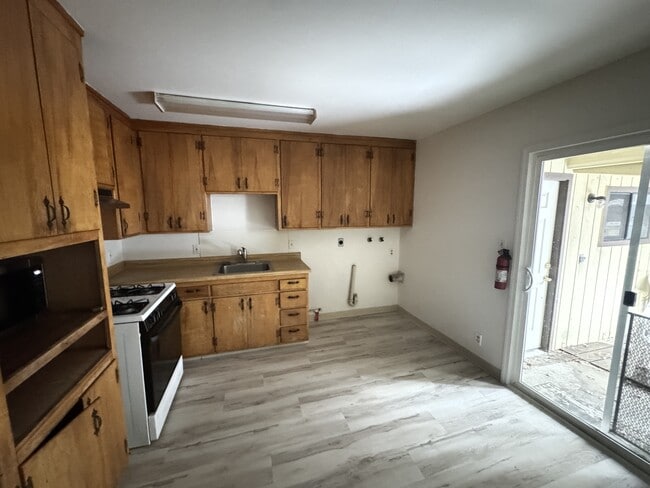 2708 Armstrong Ave in South Lake Tahoe, CA - Building Photo - Building Photo