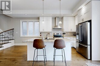 2 Helen Ave in Toronto, ON - Building Photo - Building Photo