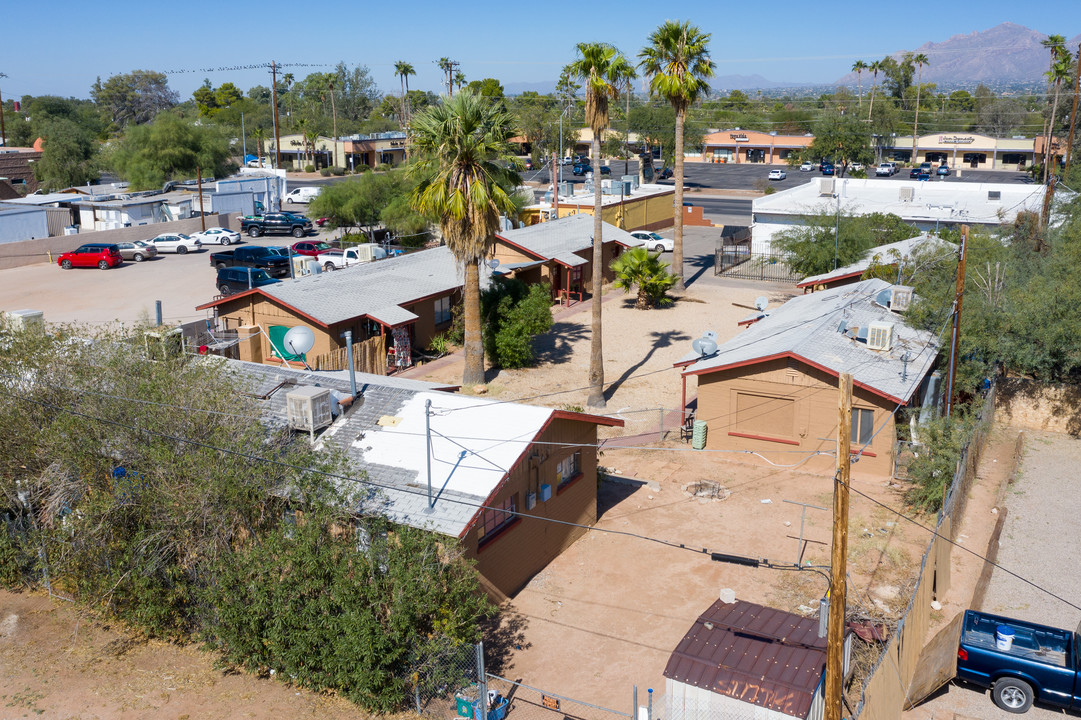 3002 E Grant Rd in Tucson, AZ - Building Photo