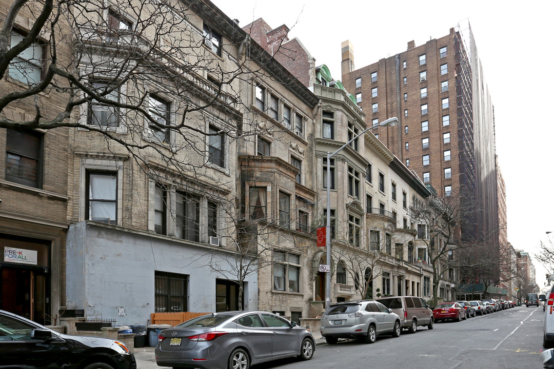 315 W 74th St in New York, NY - Foto de edificio