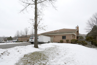 Pine Creek Apartments in Loves Park, IL - Building Photo - Building Photo