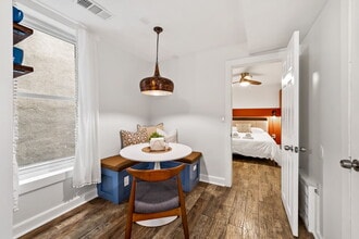 111 S Wolfe St, Unit 1 in Baltimore, MD - Foto de edificio - Building Photo
