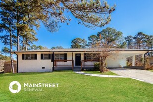 4022 S Shelby Ln in Douglasville, GA - Building Photo