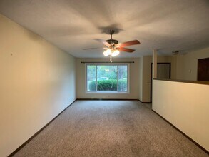 124 Harvey Dr in Manhattan, KS - Building Photo - Building Photo