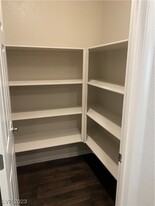 7521 Cooks Meadow St