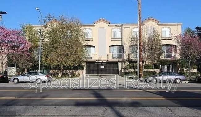 property at 5716 Whitsett Ave