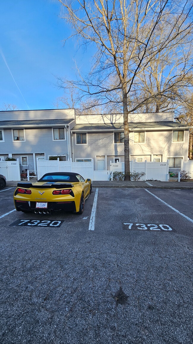 Room in Townhome on Sandy Creek Dr in Raleigh, NC - Building Photo - Building Photo
