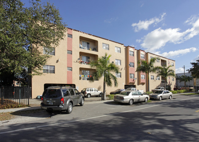 Allen Beach Apartments in North Miami, FL - Building Photo - Building Photo