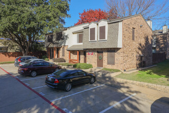 Round Rock Townhomes in Arlington, TX - Building Photo - Building Photo