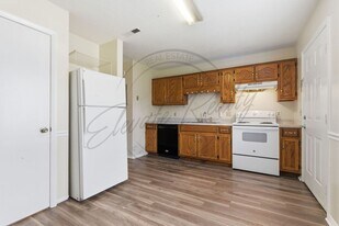 402 Peek Dr in Cookeville, TN - Building Photo