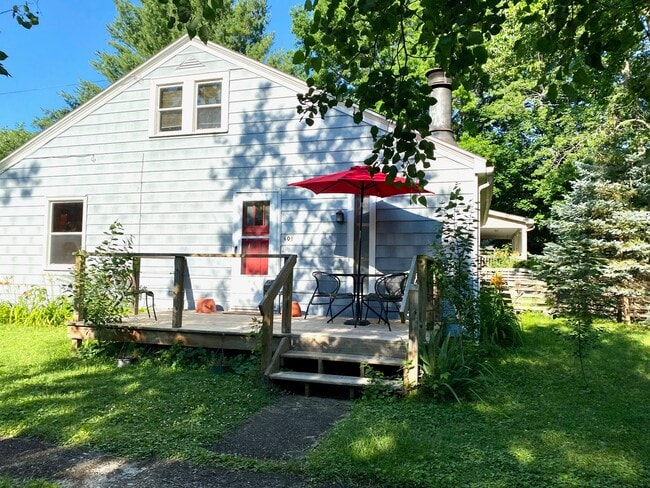 property at 608 S Webber St