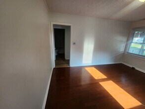 2112 Ratcliffe Ave in Louisville, KY - Building Photo - Building Photo