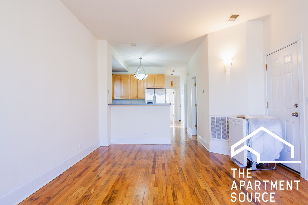 2430 N Marshfield Ave in Chicago, IL - Building Photo