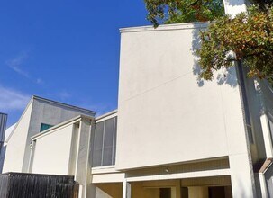 4003 Gilbert Ave-Unit -Unit 9 in Dallas, TX - Building Photo - Building Photo
