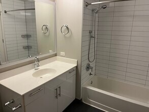 211 W Scott St in Chicago, IL - Building Photo - Building Photo