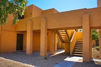 Aztec Villa Apartments in Phoenix, AZ - Building Photo - Building Photo