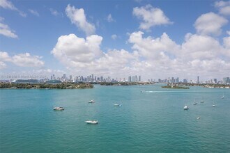 1200 West Ave, Unit 1425 in Miami Beach, FL - Foto de edificio - Building Photo