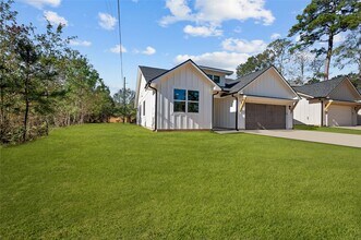28407 Champion Oaks Dr in Magnolia, TX - Foto de edificio - Building Photo