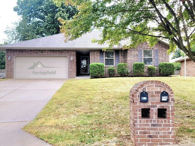 4396 S Hemlock Ave in Springfield, MO - Building Photo - Building Photo