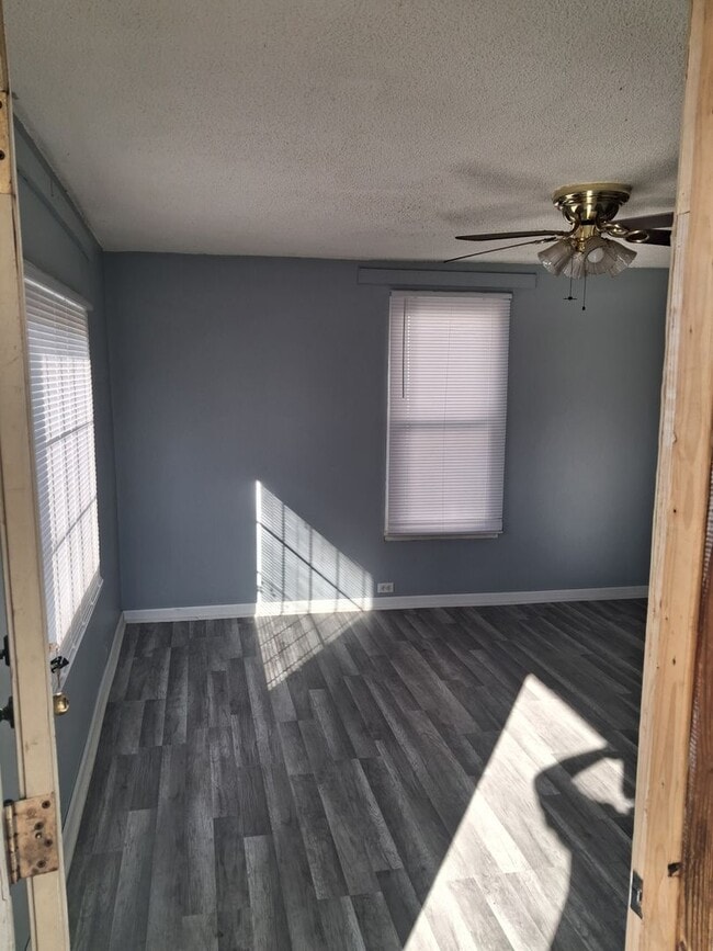 2005 E Laurel St in Springfield, IL - Building Photo - Building Photo