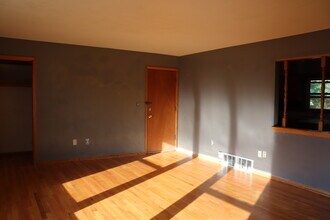 3627 Southwood Dr, Unit 3627 Southwood dr. Upper in Racine, WI - Building Photo - Building Photo