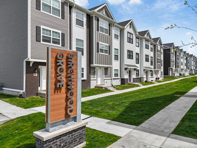 Birchwood Grove in Davenport, IA - Foto de edificio - Building Photo