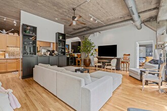 1070 W 15th St in Chicago, IL - Building Photo - Building Photo