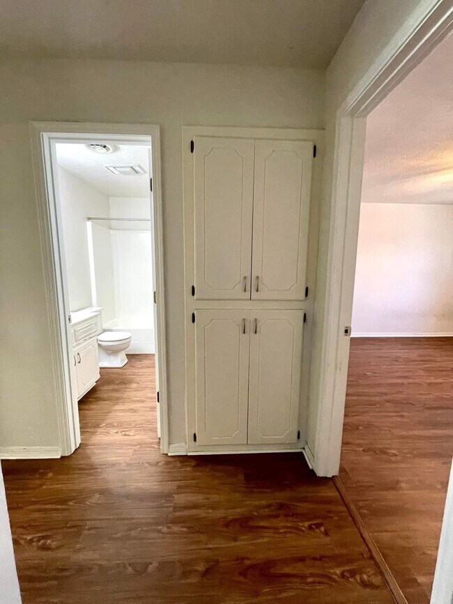 1432 S Stoneridge Manor in Ardmore, OK - Building Photo - Building Photo