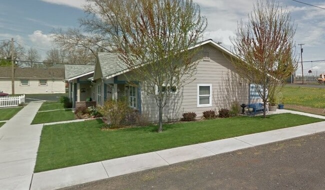 property at 425 E Currant St