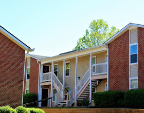 Lake Mist Apartments in Charlotte, NC - Building Photo - Building Photo