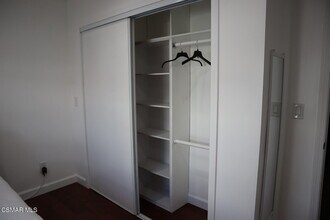 18600 Ingomar St in Los Angeles, CA - Building Photo - Building Photo