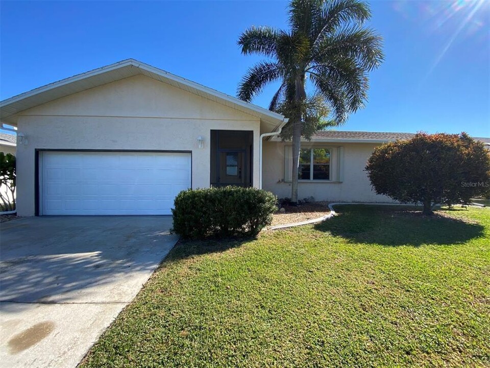 4420 Palm Dr in Punta Gorda, FL - Building Photo