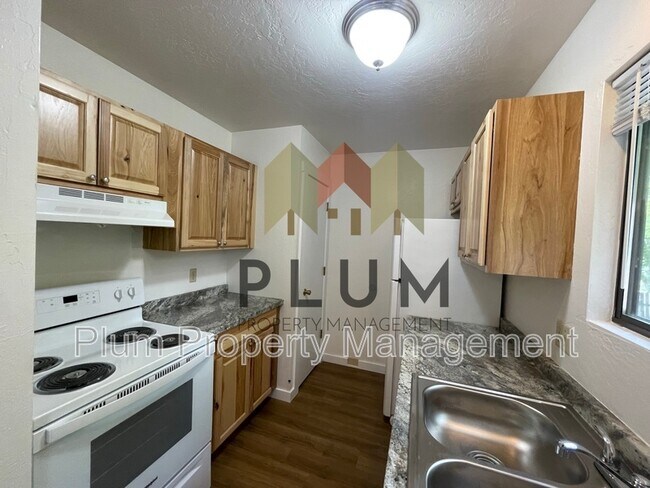 1957 S 8th St W in Missoula, MT - Foto de edificio - Building Photo