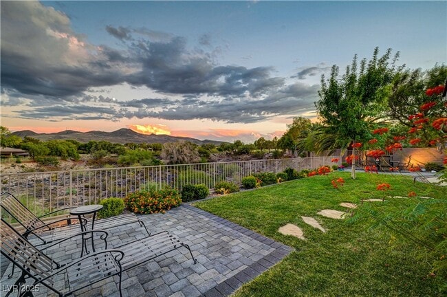 105 Fountainhead Cir in Henderson, NV - Building Photo - Building Photo