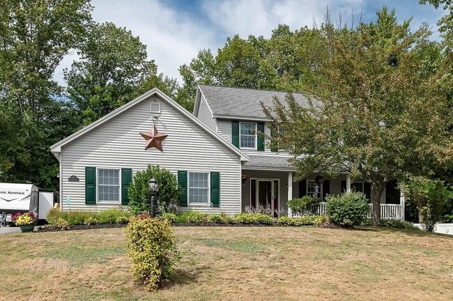 2-12 Yvonne St in Rochester, NH - Building Photo - Building Photo