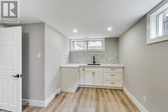 95 Cardinal Dr in Hamilton, ON - Building Photo - Building Photo