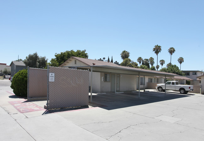 Silverado and Brown Apartments in Hanford, CA - Building Photo - Building Photo