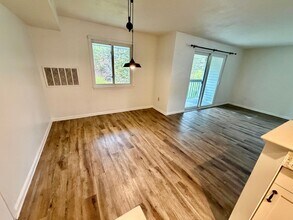 13 Beal's Cove Rd in Hingham, MA - Building Photo - Building Photo
