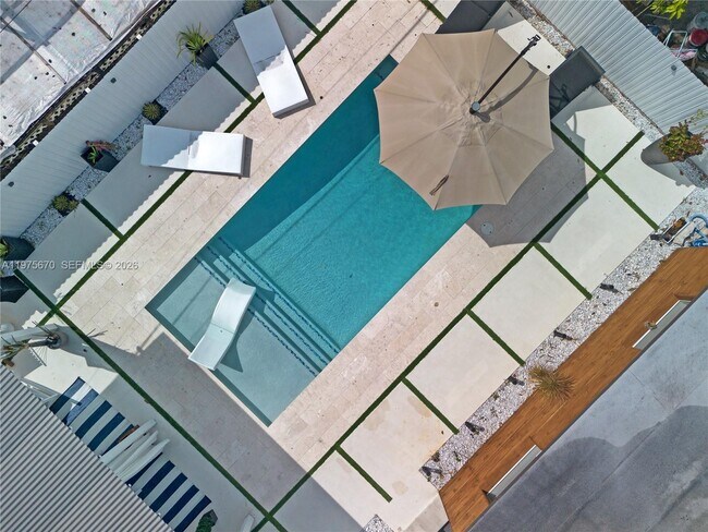 920 NE 159th St in North Miami Beach, FL - Building Photo - Building Photo