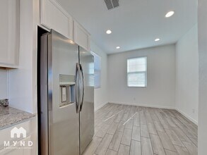 438 E Diamond Dr in Casa Grande, AZ - Foto de edificio - Building Photo