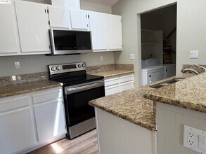 916 Villa Terrace in Brentwood, CA - Building Photo - Building Photo