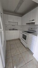 8320 NW 8th St in Miami, FL - Building Photo - Building Photo