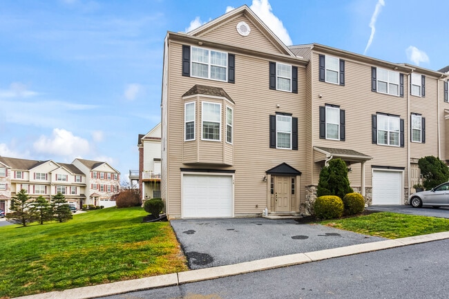 14 Indiana Cir in Lemoyne, PA - Foto de edificio - Building Photo