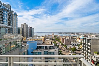 Current in San Diego, CA - Foto de edificio - Building Photo